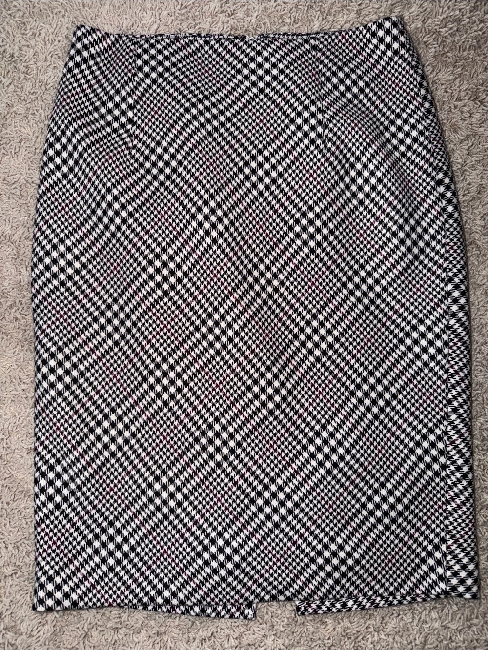 White House Black Market Black & White Houndstooth Pencil Skirt
